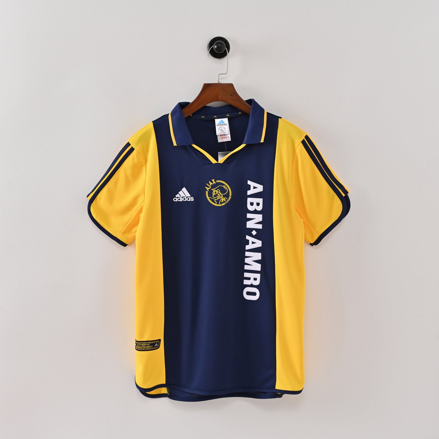 Ajax away 00-01